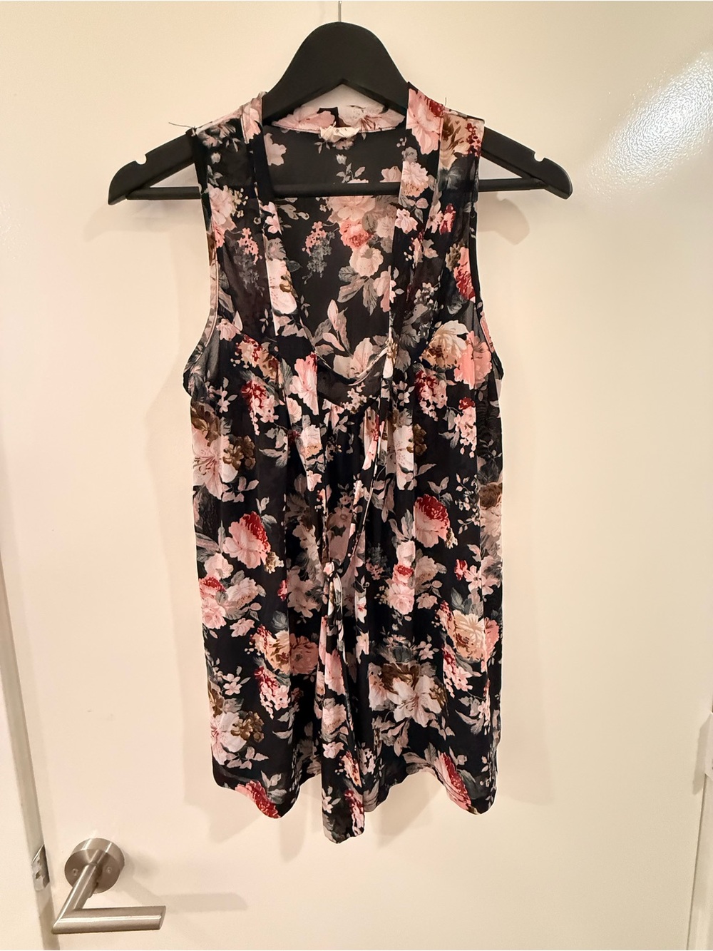 Sleeveless Floral V-Neck Tank Top - Black with Pink Floral